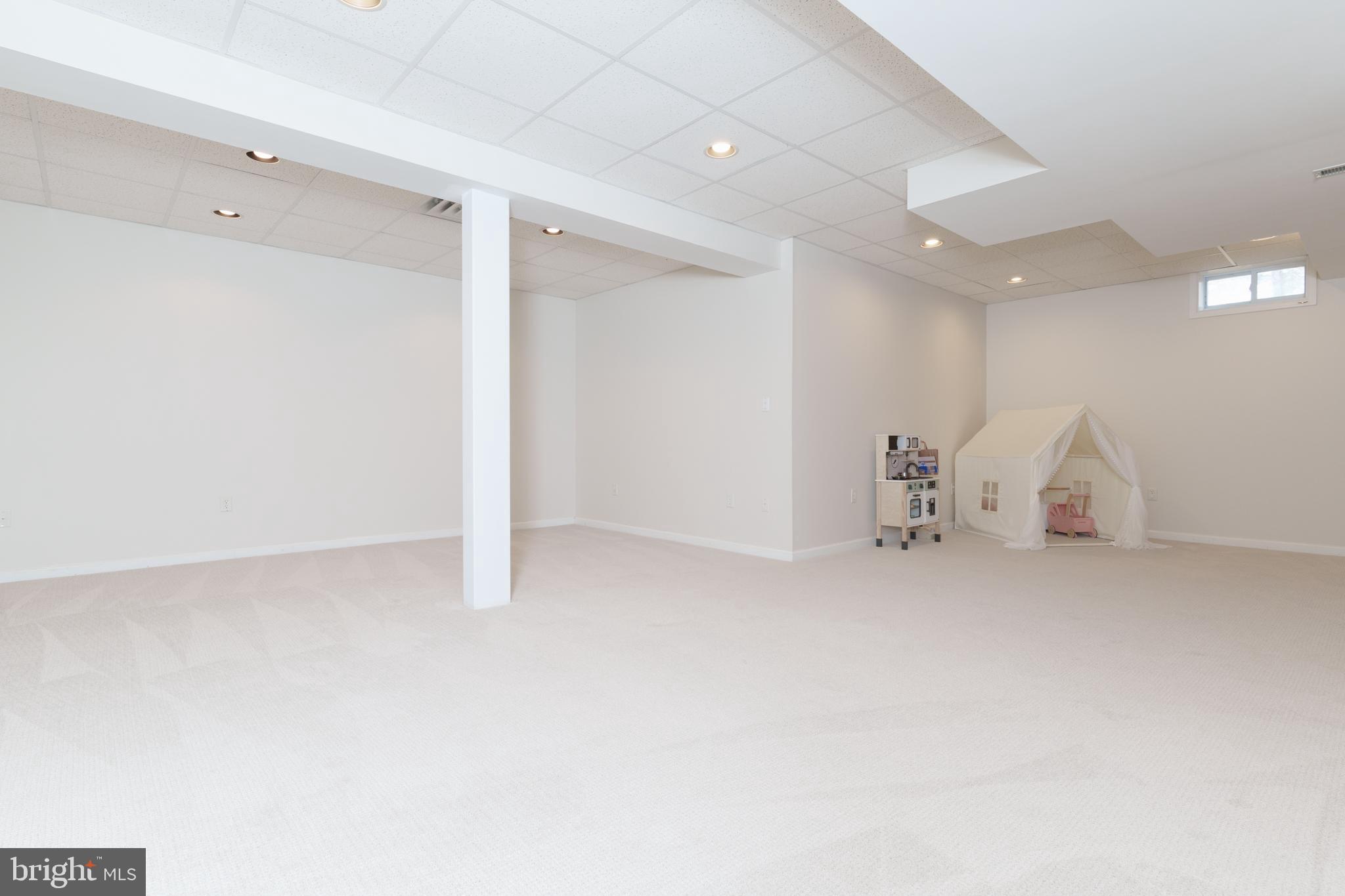 MEADOW RUN - Residential