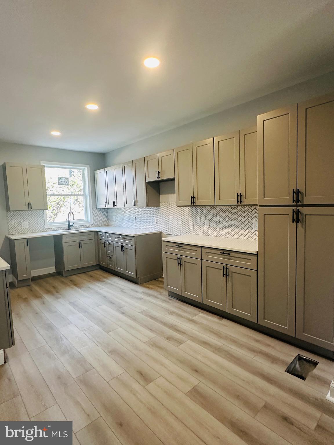 MAYFAIR (WEST) - Residential