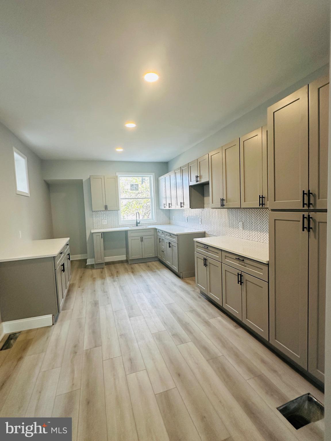 MAYFAIR (WEST) - Residential