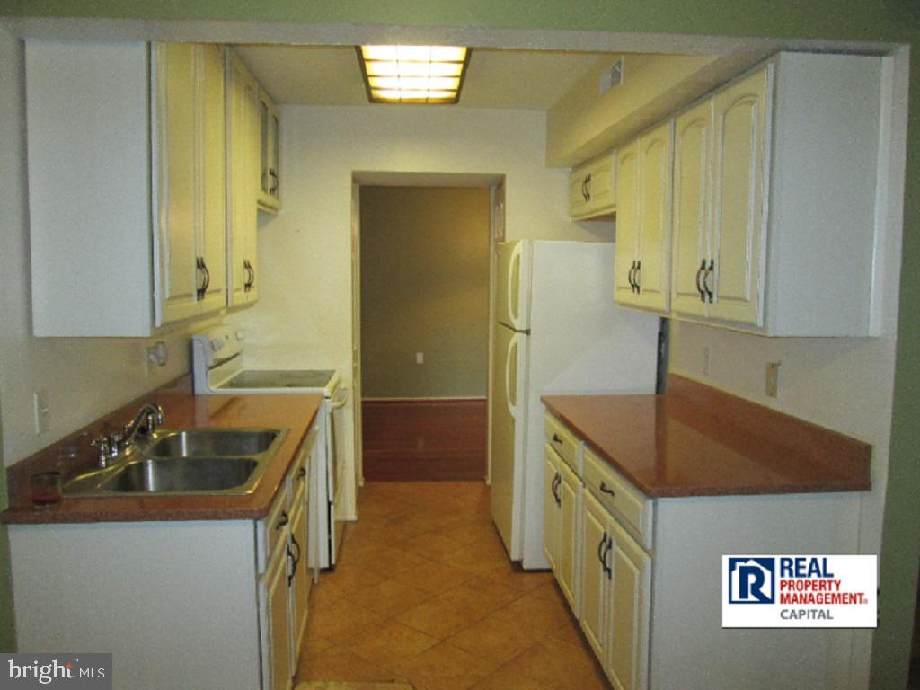 GREENBRIAR CONDO PHASE I - Residential Lease