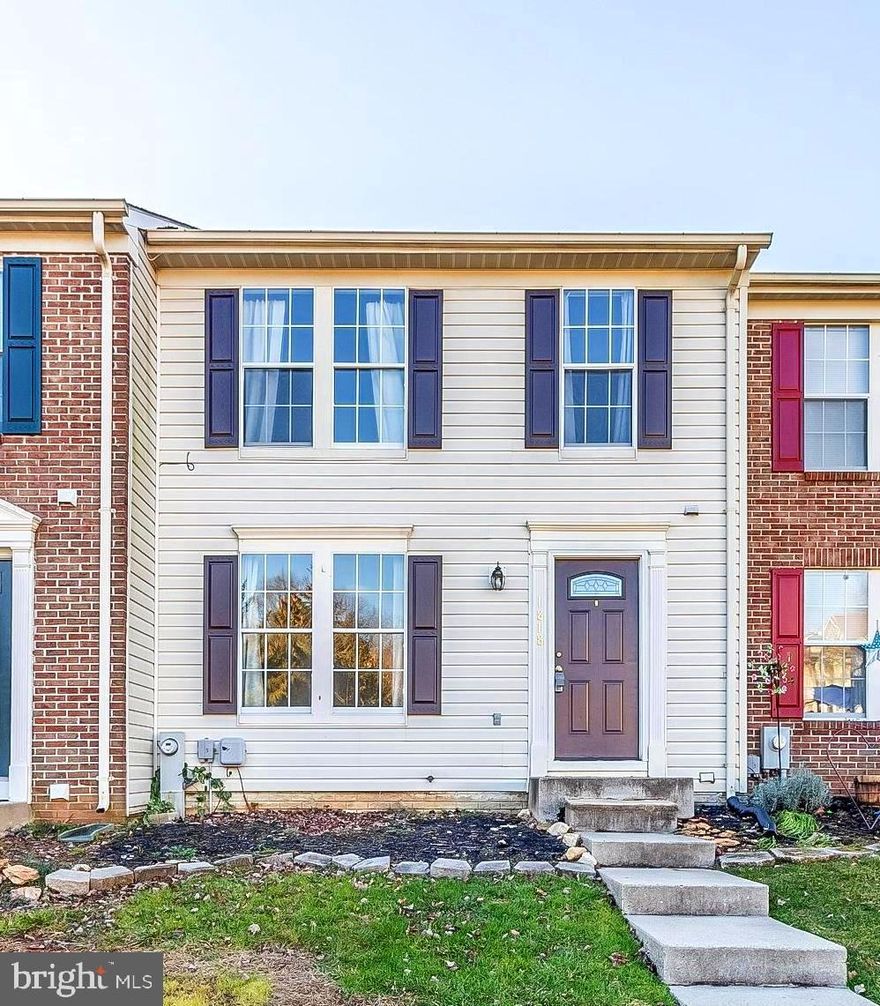 *** A GREAT FIND! *** MOVE RIGHT INTO THIS LOVELY , FRESHLY PAINTED 3 BDRM, 3/1 BATH TOWNHOME IN DESIRABLE THOMAS RUN! FOYER ENTRY W/POWDER ROOM. BRIGHT & SPACIOUS LIVING ROOM. KITCHEN/DINING ROOM COMBO W/PANTRY, DOUBLE SINK, CEILING FAN & SLIDERS TO NEW DECK (W/STEPS TO YARD!). DURABLE LAMINATE FLOORING THROUGHOUT MAIN LEVEL. ALL APPLIANCES (INCL RECENT FRIG). PRIMARY BEDROOM W/CEILING FAN, PRIVATE BATH & WALK-IN CLOSET. LARGE LOWER LEVEL WAITING TO BE FINISHED FEATURES FULL BATH, LAUNDRY & WALKOUT TO PATIO & YARD. ADDITIONAL WOOD, MOLDINGS, SHELVING, ETC., ON LOWER LEVEL INCLUDED. PRIME LOT BACKS TO TREES ** SHOWS WELL BUT SOLD "AS IS"**