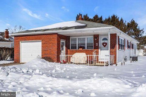 Photo of 6 Falmouth Street, TOMS RIVER, NJ 08757 (MLS # NJOC2039632)