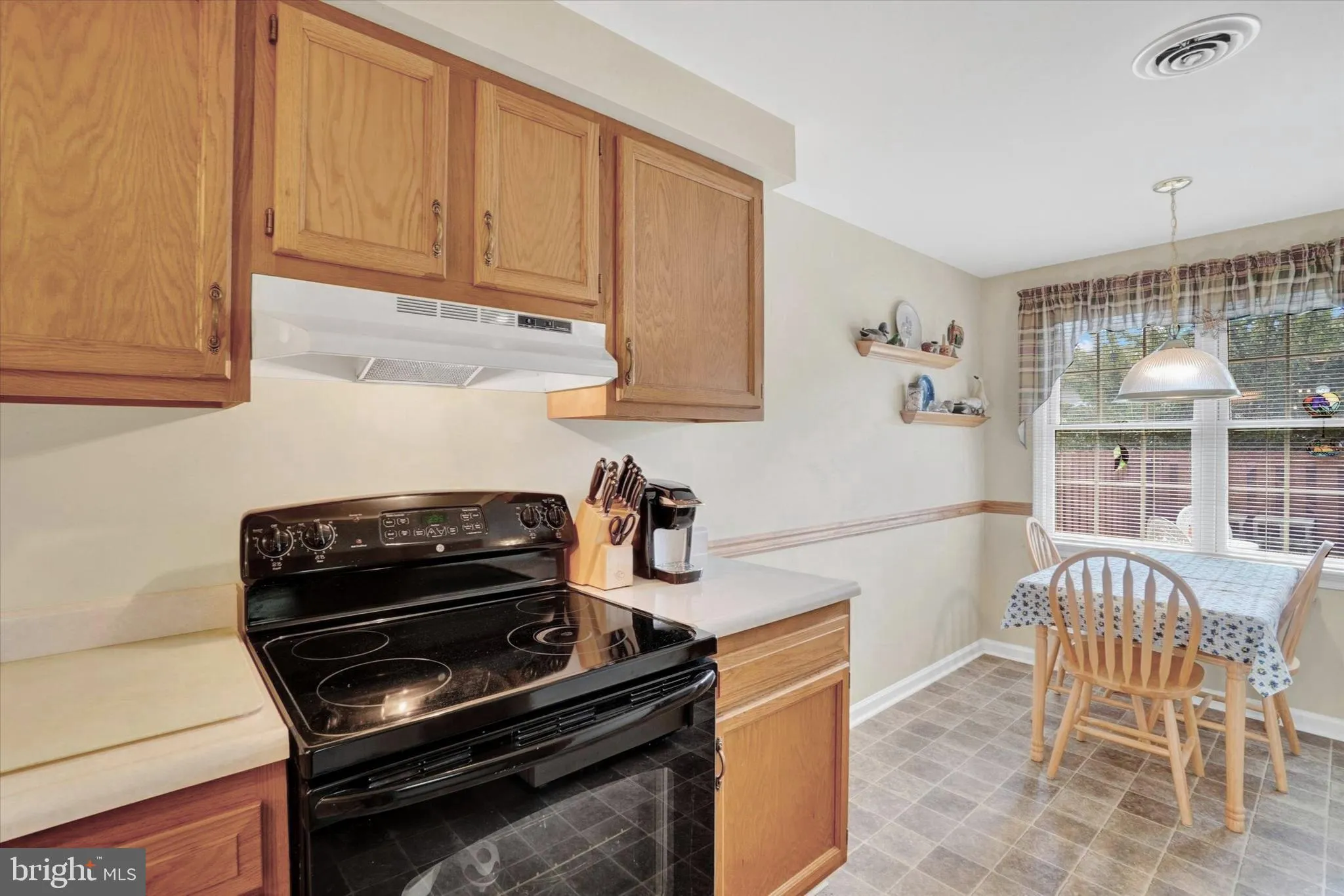 York, Pennsylvania 17408, United States, 3 Bedrooms Bedrooms, ,2 BathroomsBathrooms,Residential,Pending,216324