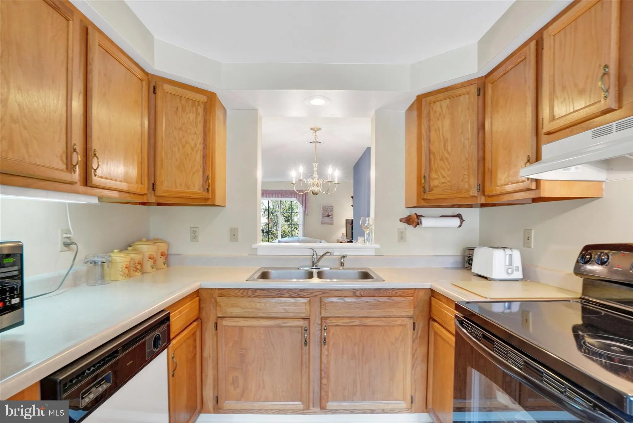 York, Pennsylvania 17408, United States, 3 Bedrooms Bedrooms, ,2 BathroomsBathrooms,Residential,Pending,216324