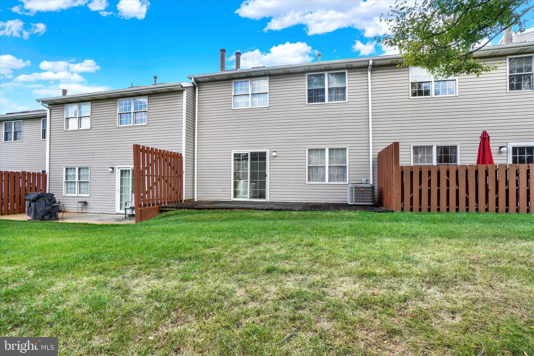 York, Pennsylvania 17408, United States, 3 Bedrooms Bedrooms, ,2 BathroomsBathrooms,Residential,Pending,216324