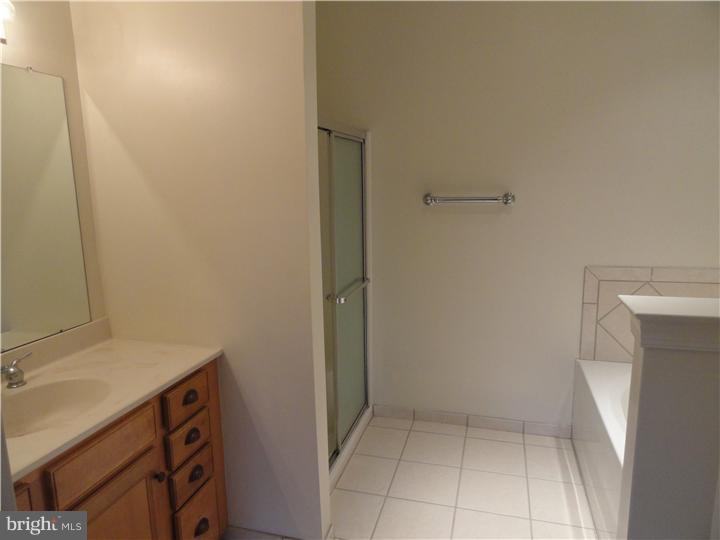 ROSE HILL ESTATES - Residential Lease