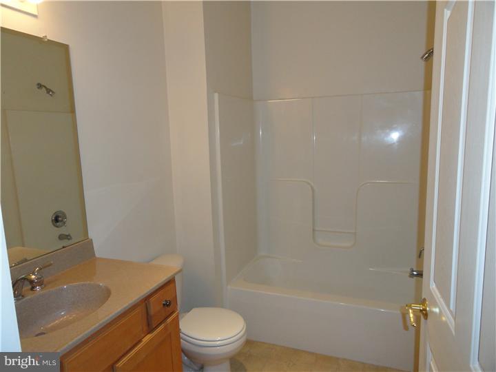 ROSE HILL ESTATES - Residential Lease