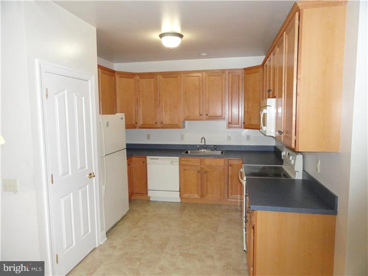 ROSE HILL ESTATES - Residential Lease