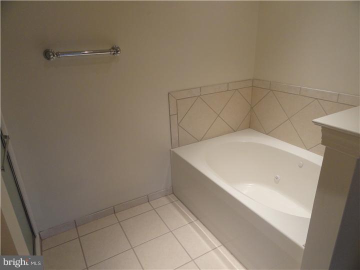 ROSE HILL ESTATES - Residential Lease