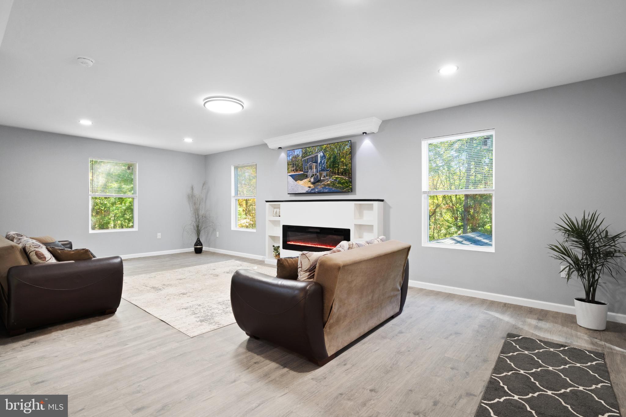 EARL ACRES - Residential