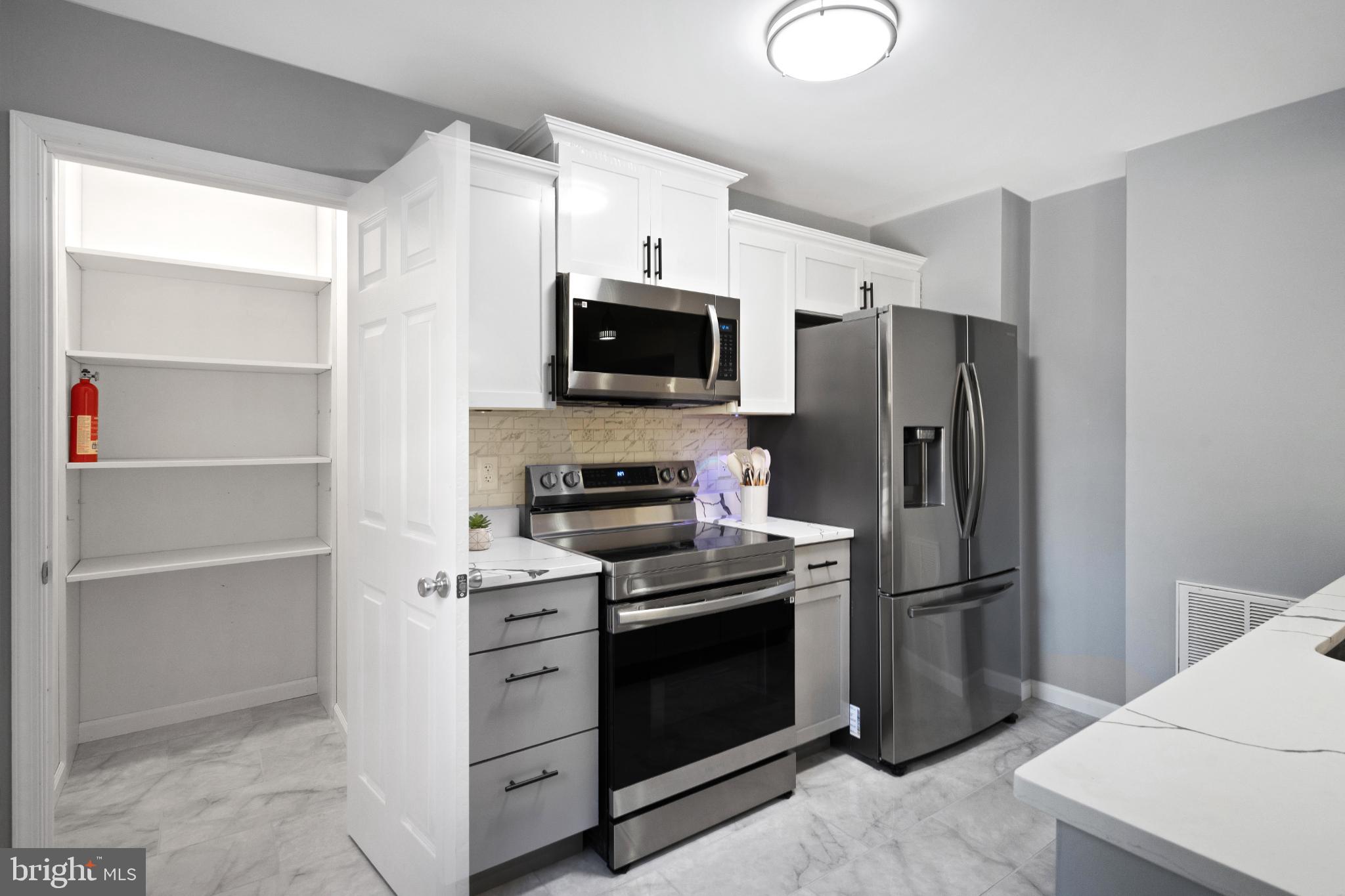 EARL ACRES - Residential