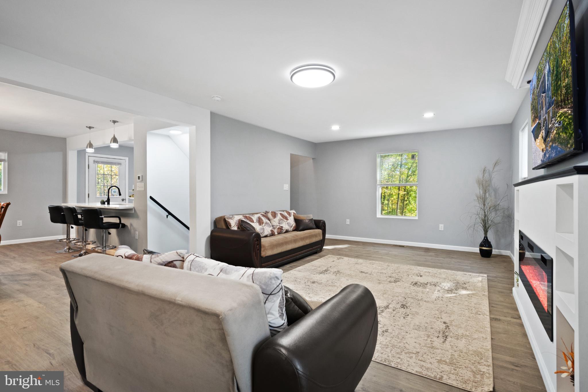 EARL ACRES - Residential