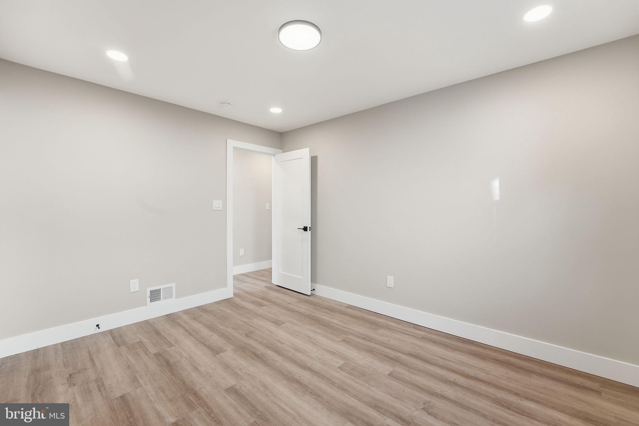 RIVERDALE HEIGHTS - Residential