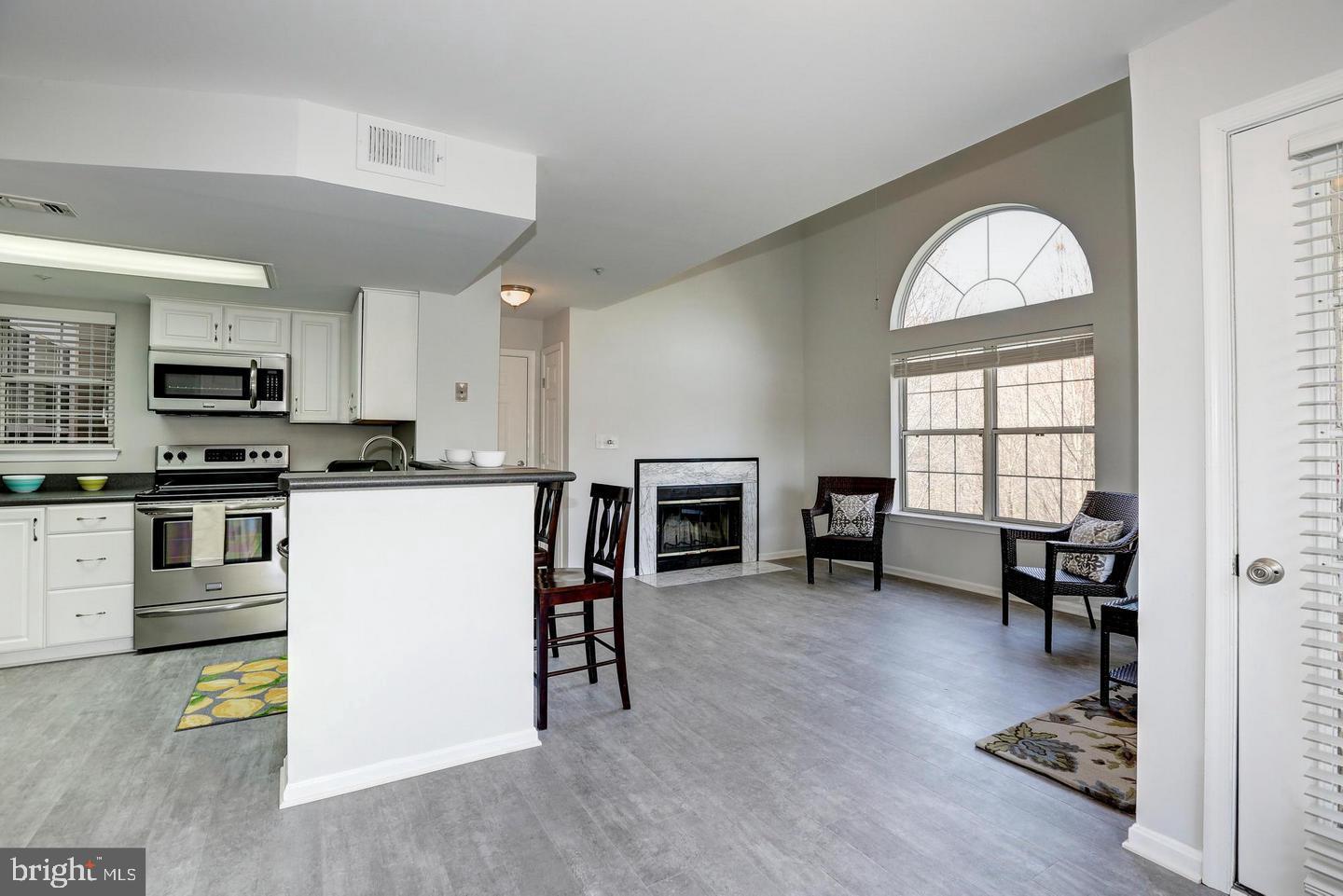 921 HILLSIDE LAKE TERRACE 304