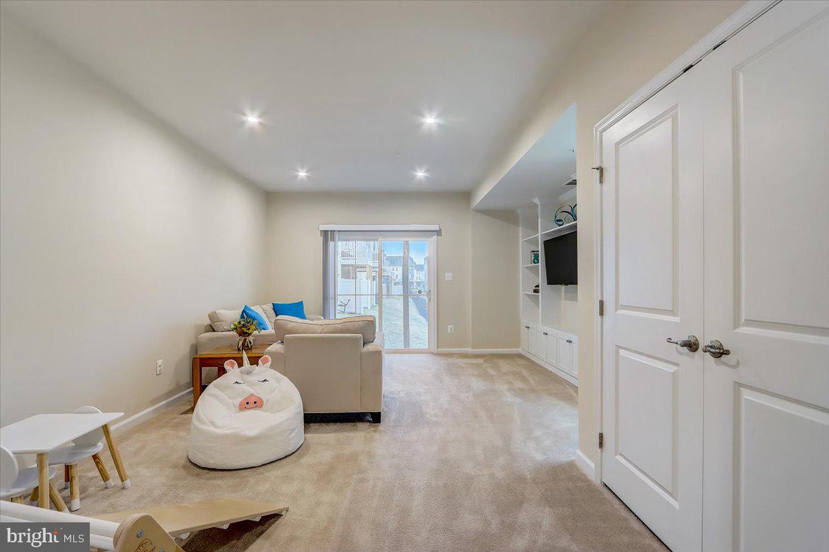 CREEKSIDE VILLAGE AT TANYARD SPRINGS - Residential