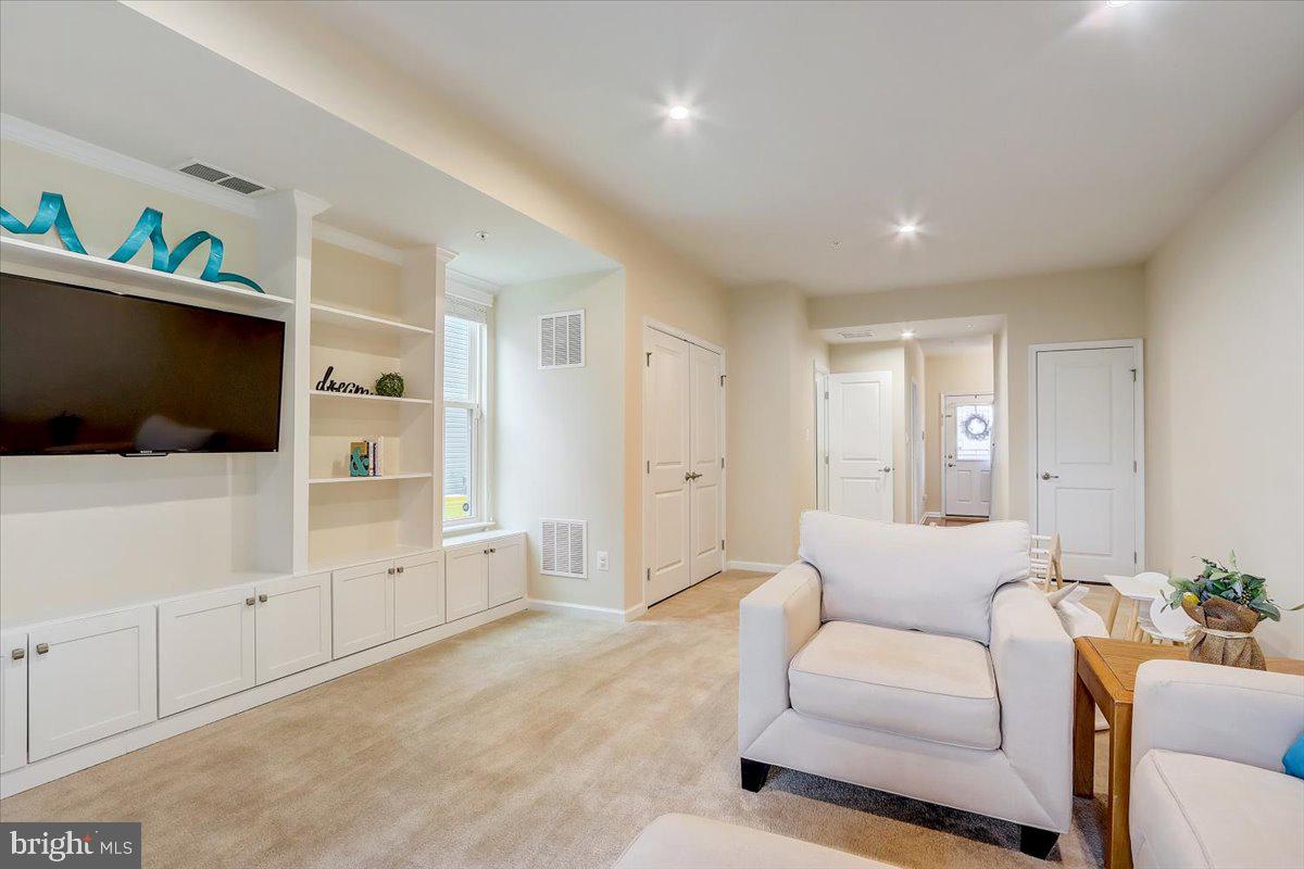 CREEKSIDE VILLAGE AT TANYARD SPRINGS - Residential