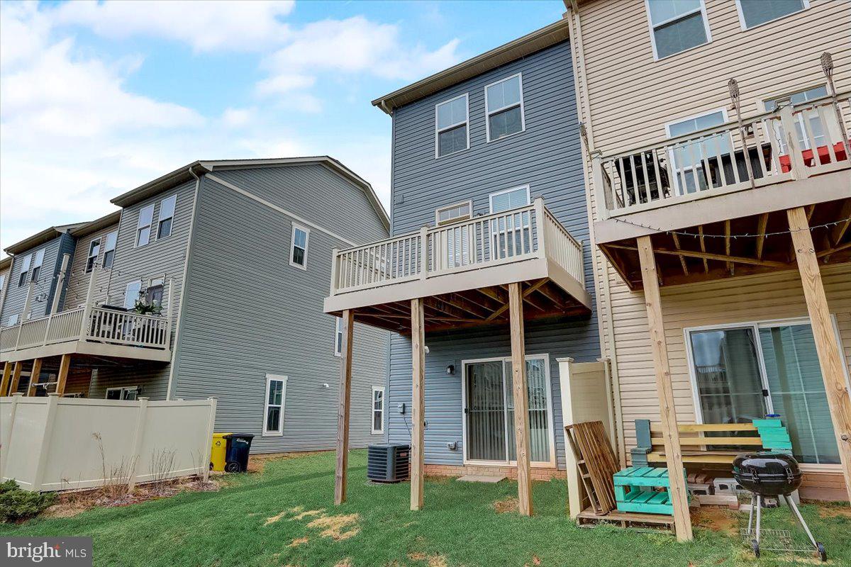 CREEKSIDE VILLAGE AT TANYARD SPRINGS - Residential