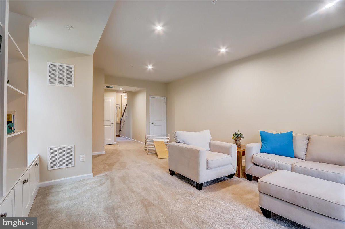 CREEKSIDE VILLAGE AT TANYARD SPRINGS - Residential