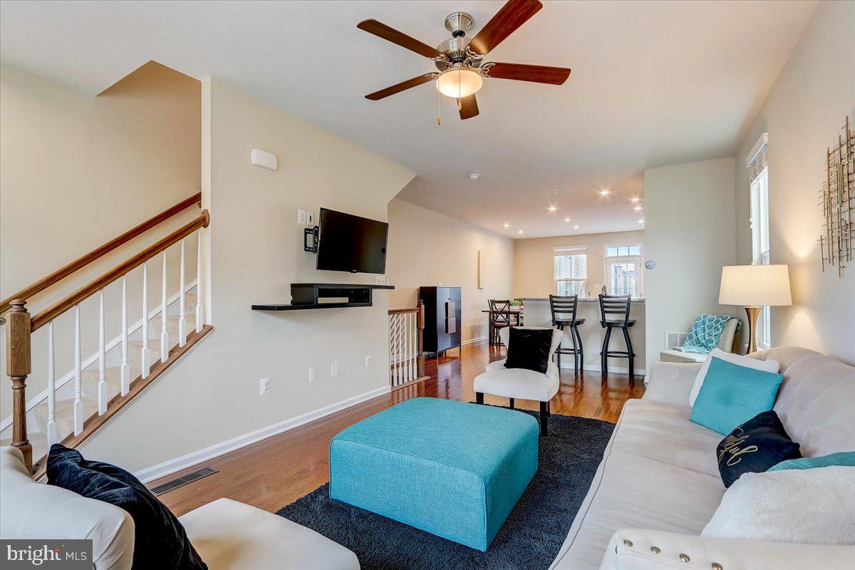 CREEKSIDE VILLAGE AT TANYARD SPRINGS - Residential