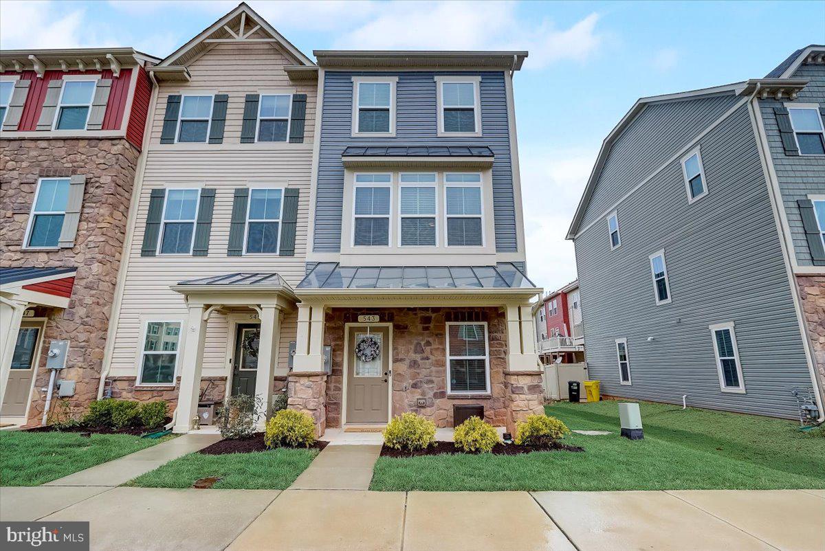 CREEKSIDE VILLAGE AT TANYARD SPRINGS - Residential