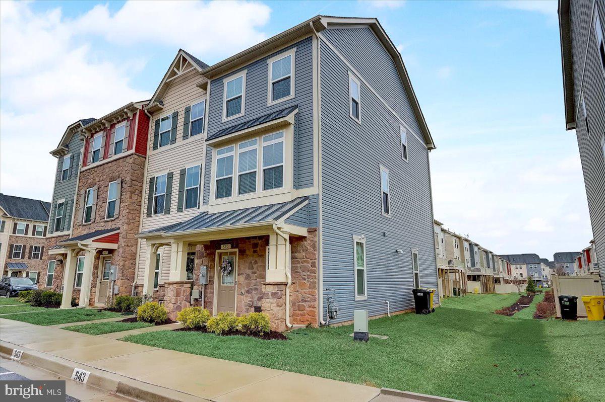 CREEKSIDE VILLAGE AT TANYARD SPRINGS - Residential