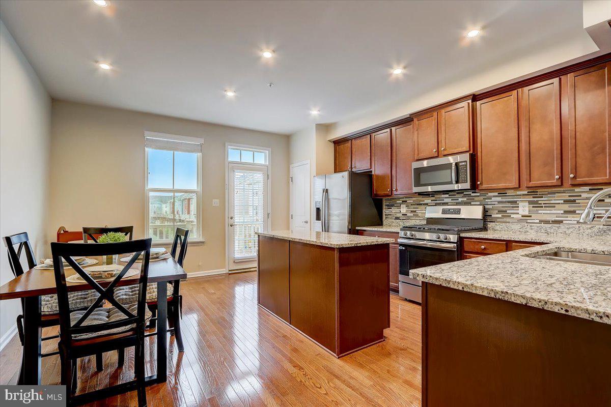 CREEKSIDE VILLAGE AT TANYARD SPRINGS - Residential