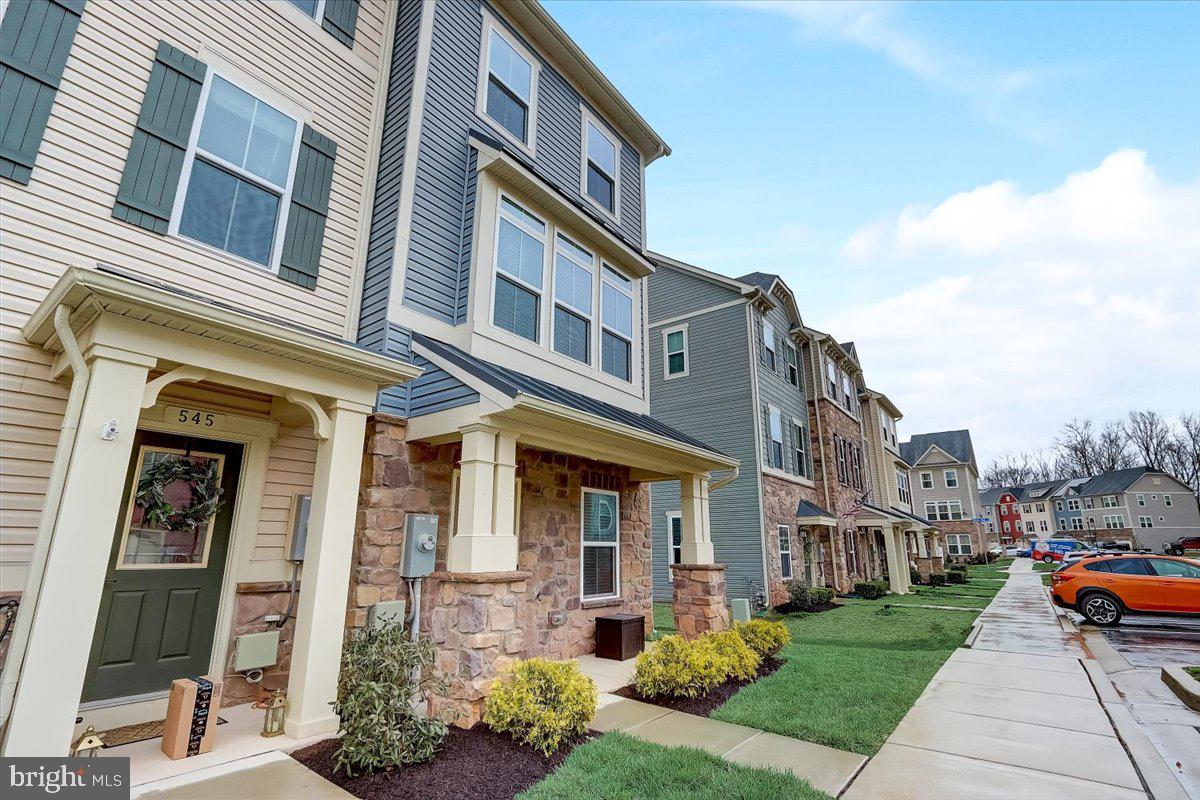 CREEKSIDE VILLAGE AT TANYARD SPRINGS - Residential