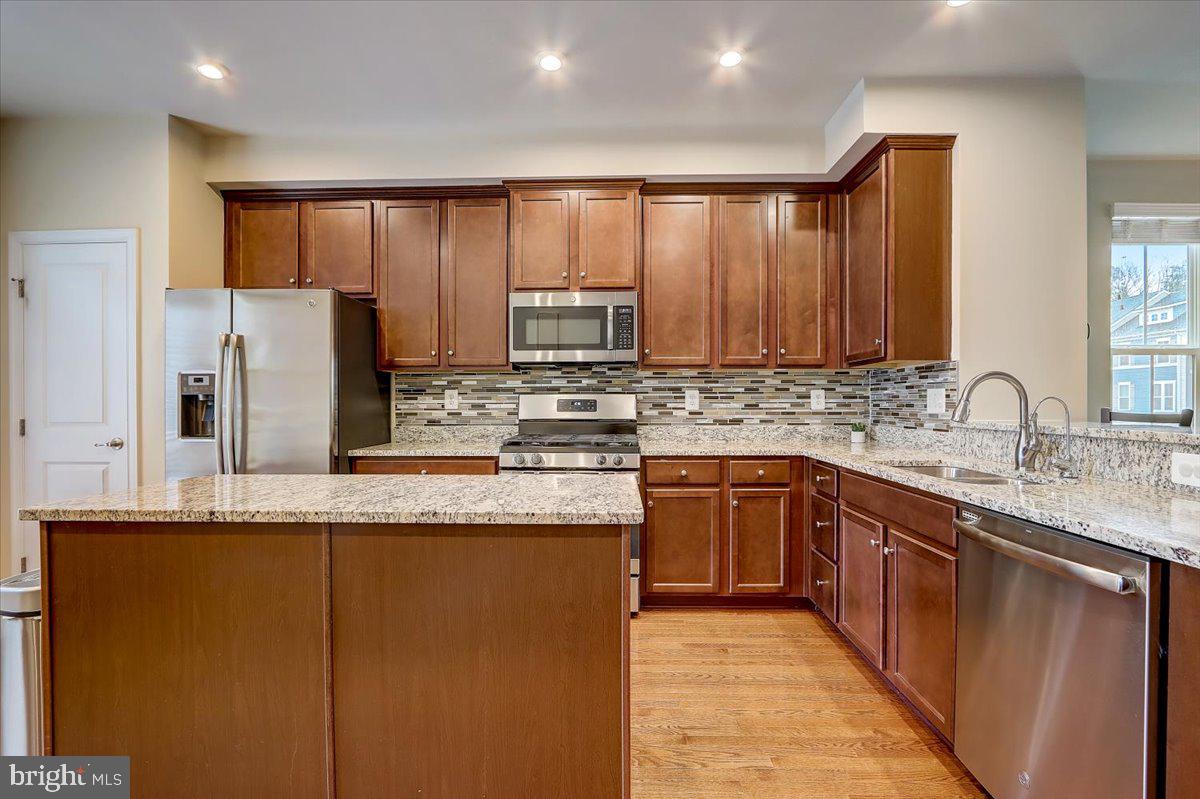 CREEKSIDE VILLAGE AT TANYARD SPRINGS - Residential