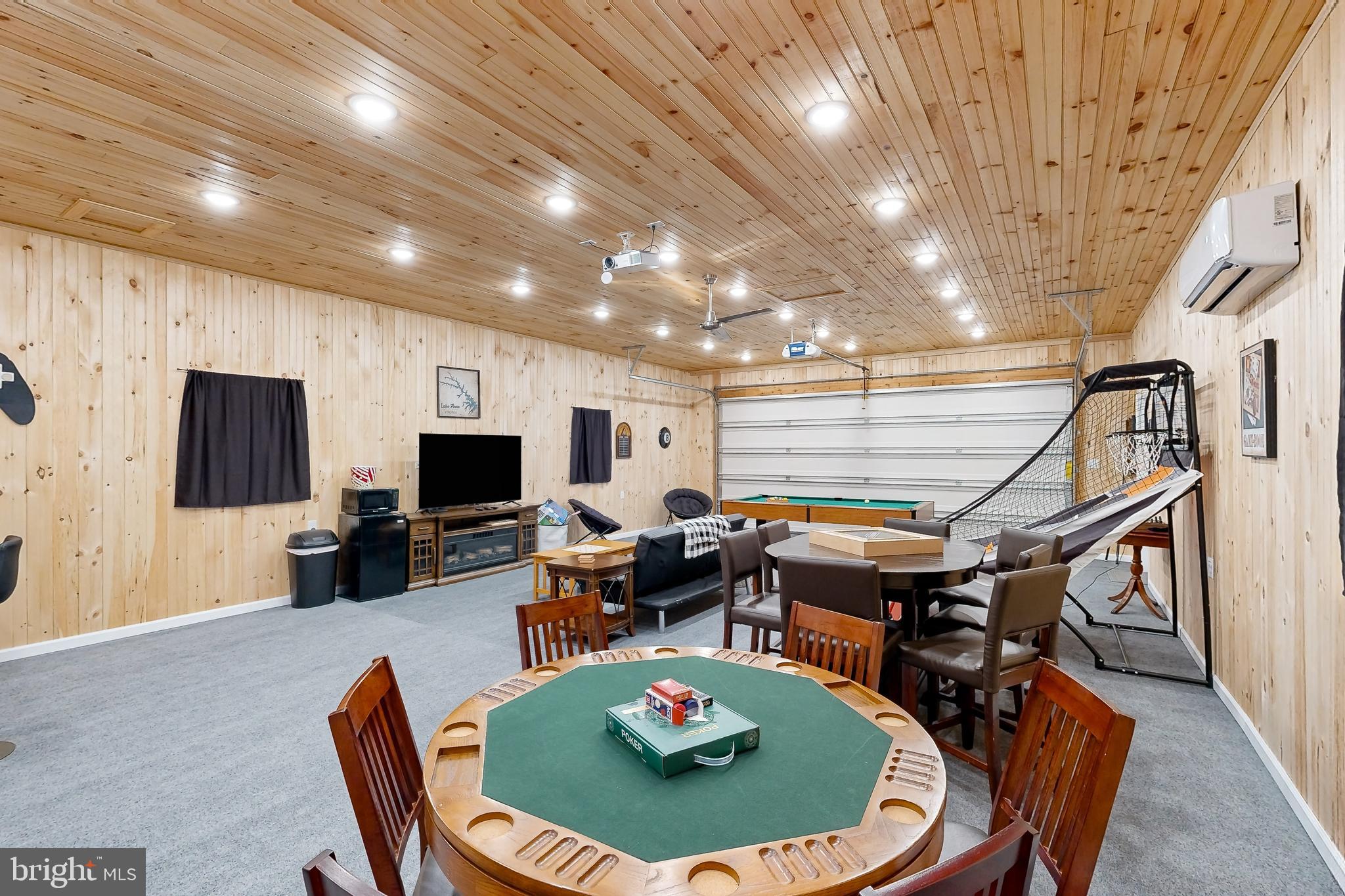 TALL PINES - Residential