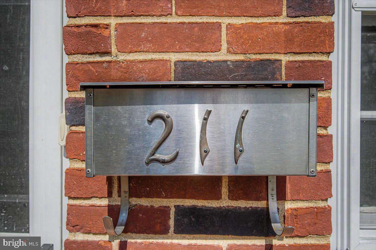 211 DUMONT ROAD