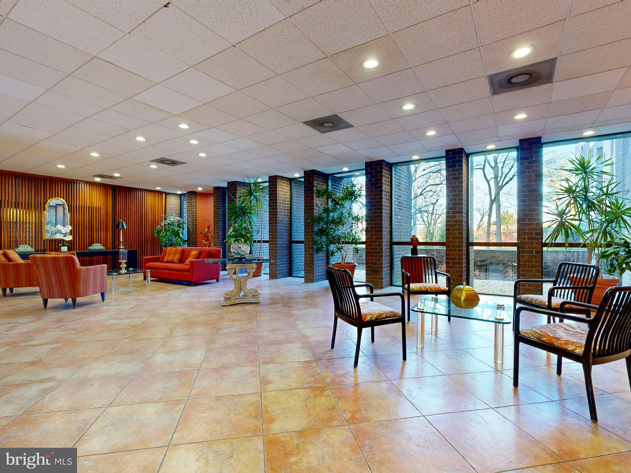 SUBURBAN OAKS - Residential