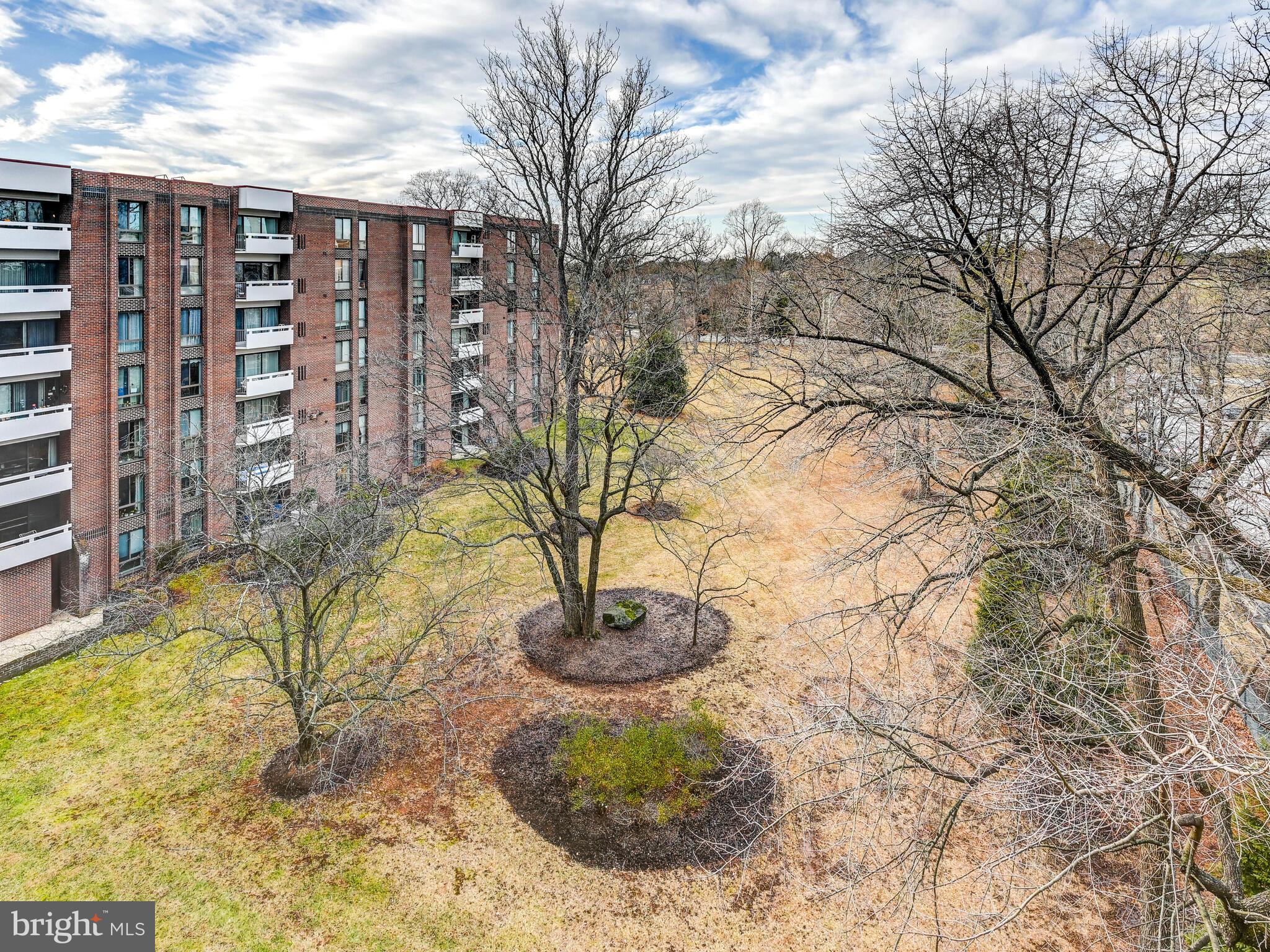 SUBURBAN OAKS - Residential