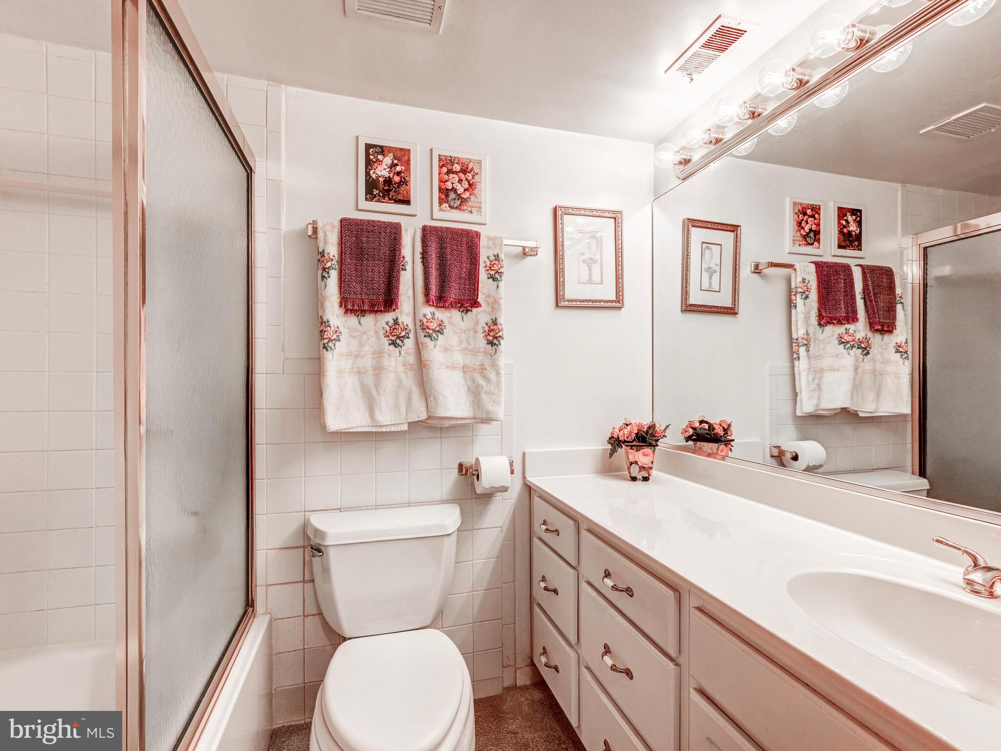 SUBURBAN OAKS - Residential