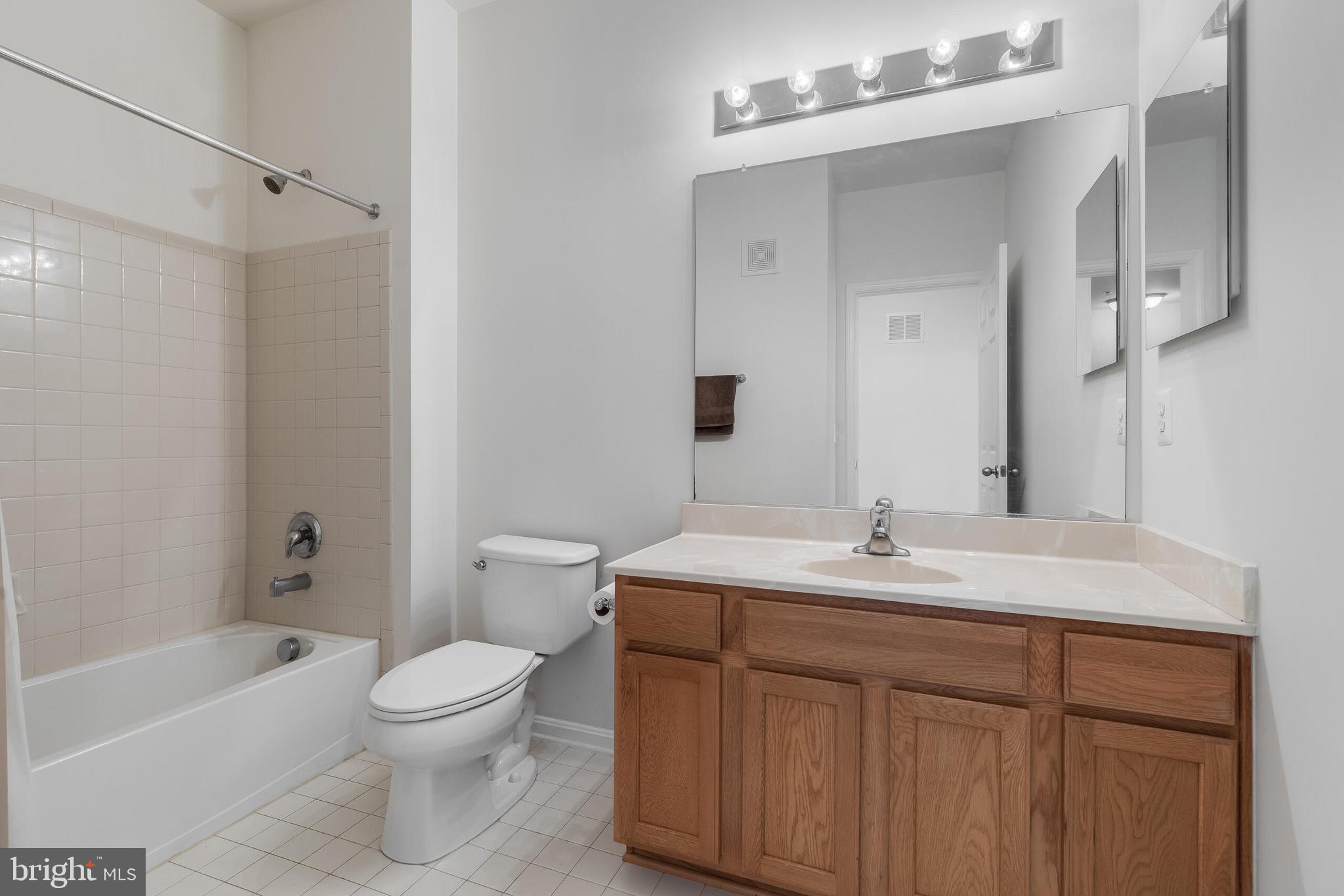 LEE SQUARE - Residential