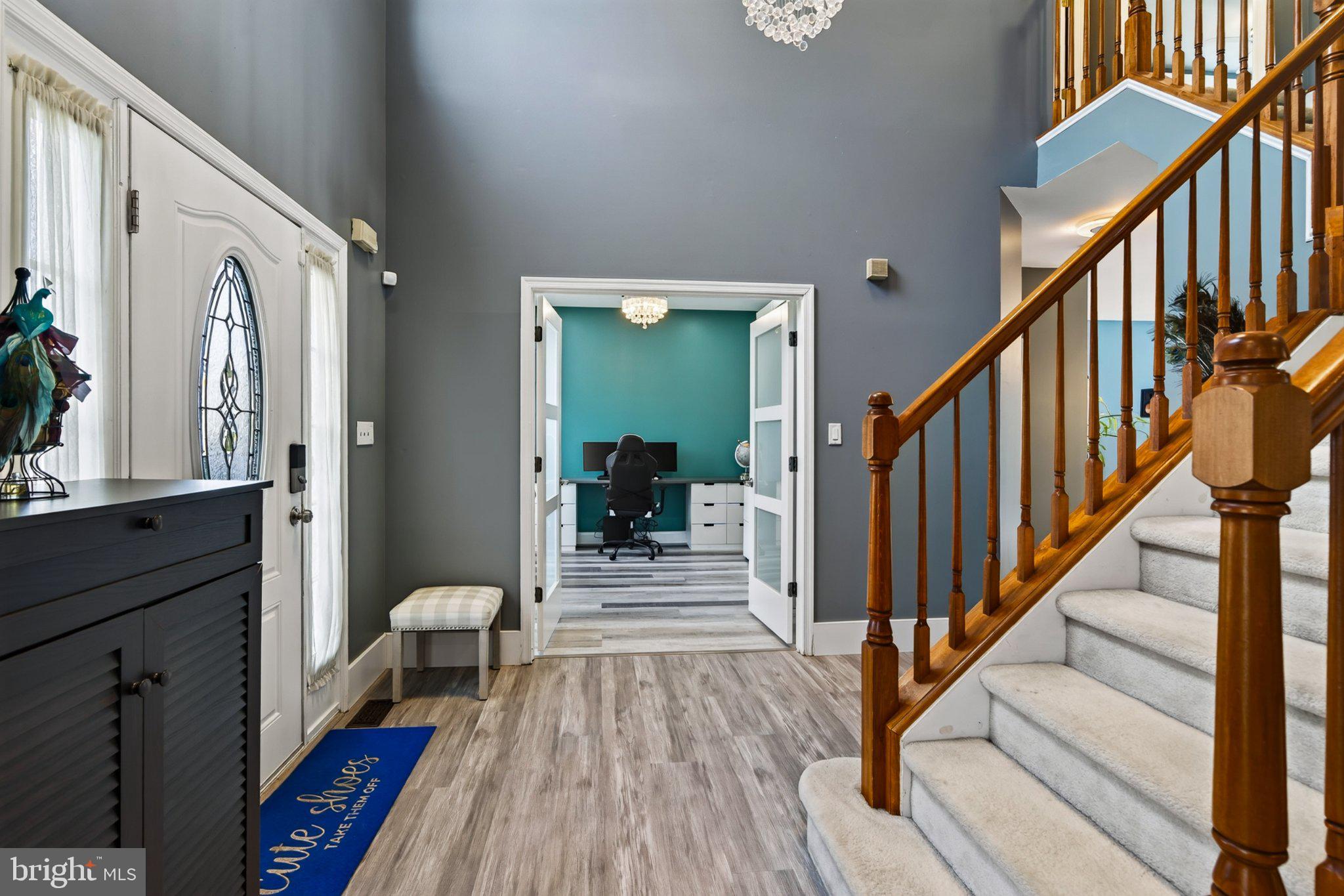 8 BLACKBIRD COURT