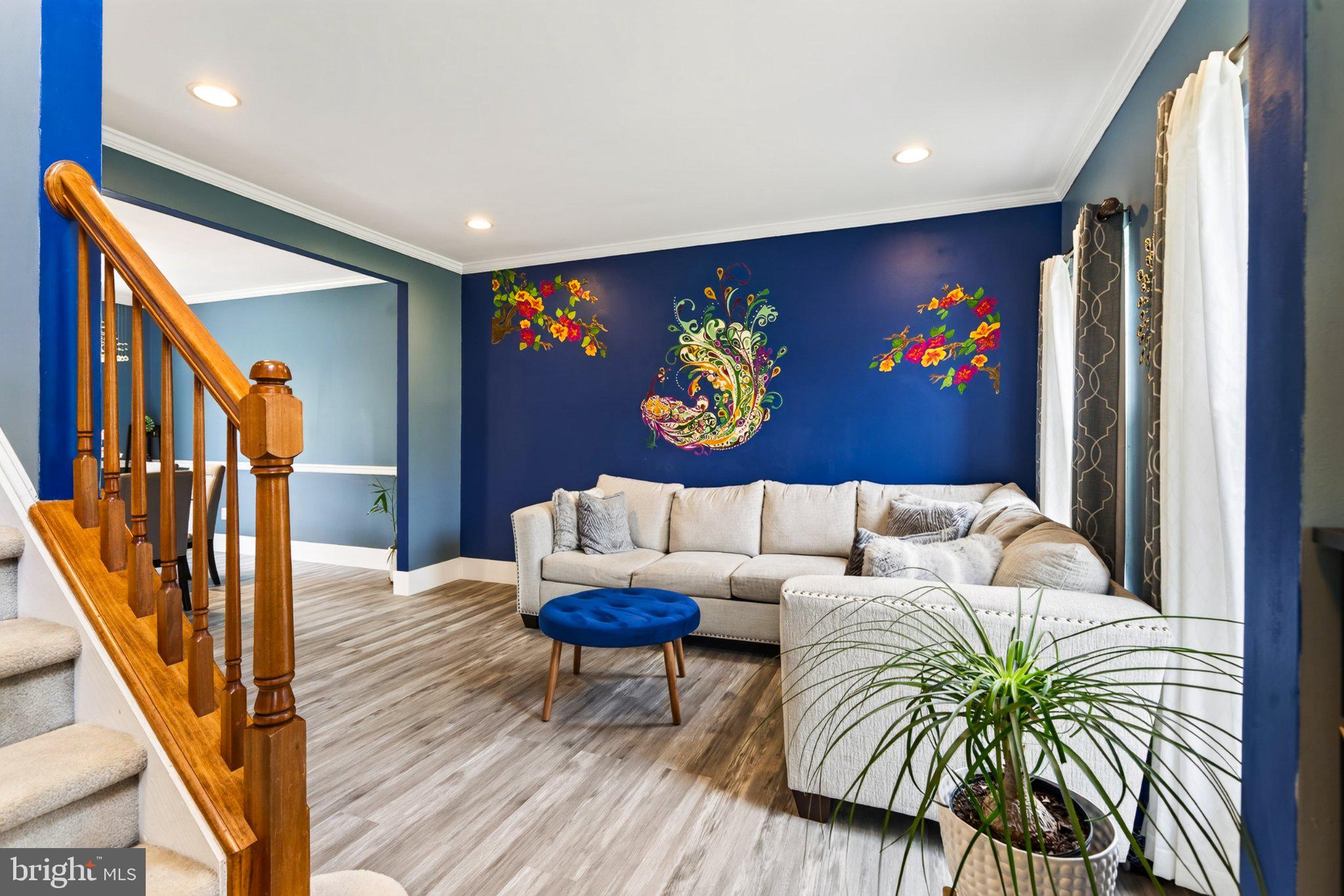 8 BLACKBIRD COURT