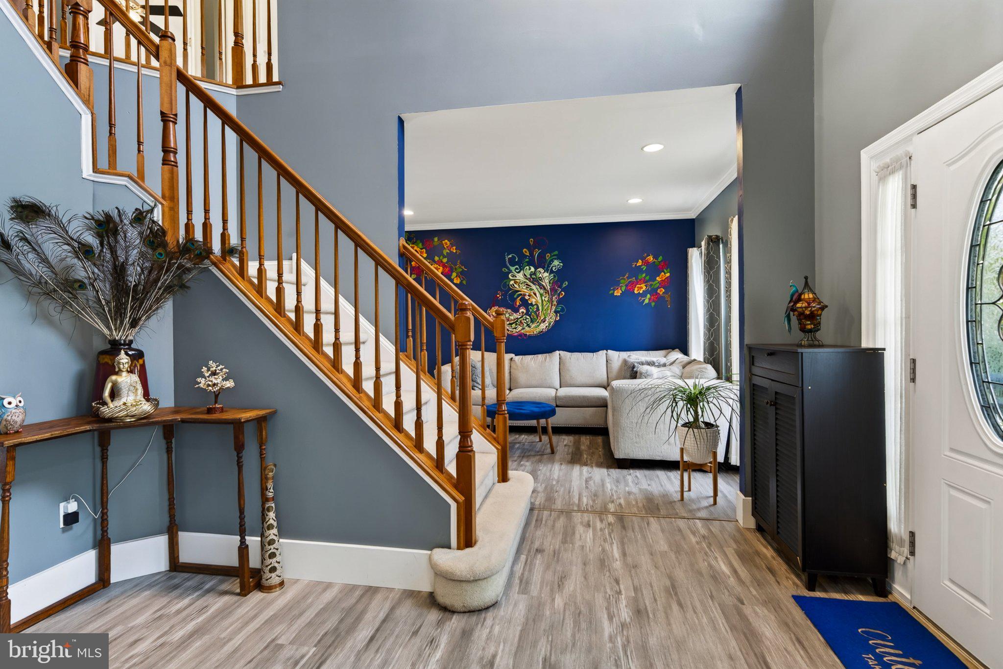 8 BLACKBIRD COURT