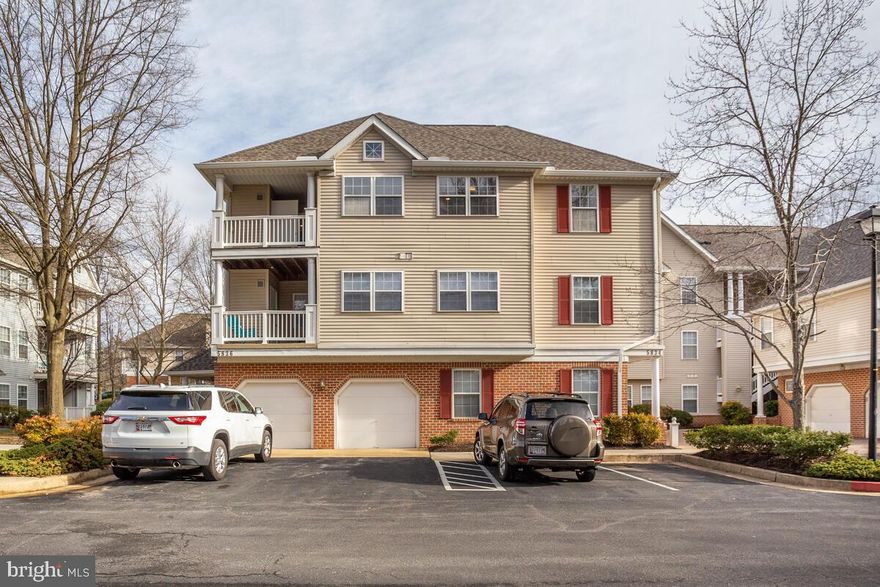 MUST SEE top floor Condo! Generous 2 BR, Home features Vaulted Ceiling, Granite Countertop, Updated appliance in the kitchen, Updated Bathrooms, Cozy Gas Fireplace and much more. Minutes away from the Columbia Mall, Columbia Lake Front, Merriweather Post Pavilion, Restaurants and Whole Foods Market!! You will love this location! FHA loan APPROVED!