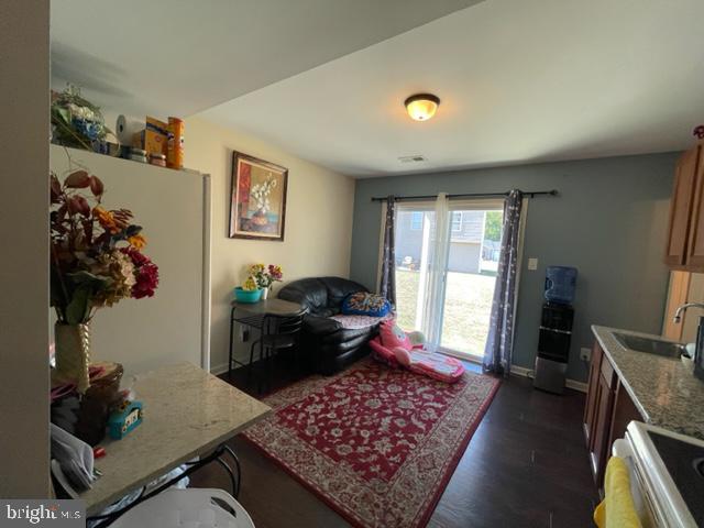 INWOOD VILLAGE - Residential