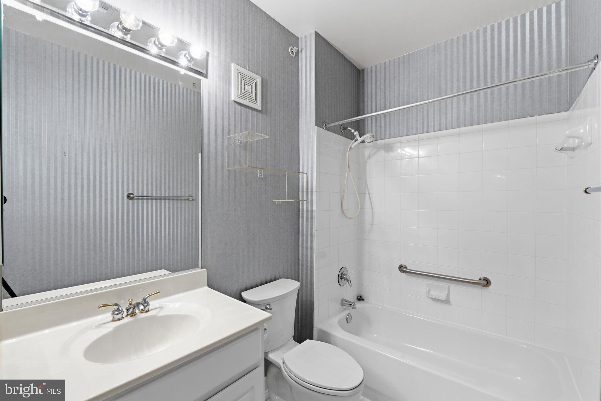 LAKELAND RIDGE - Residential