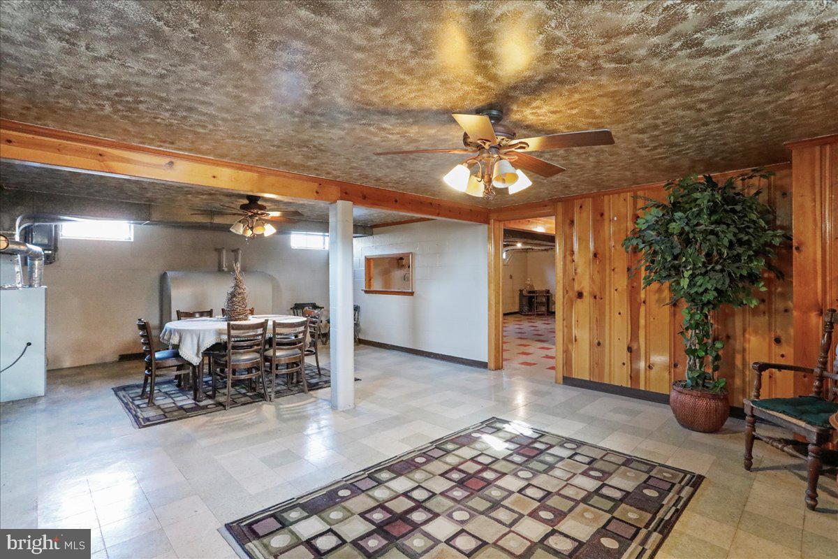 HOLIDAY ACRES - Residential