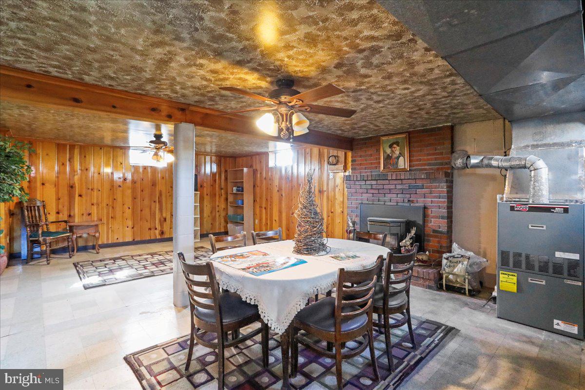 HOLIDAY ACRES - Residential