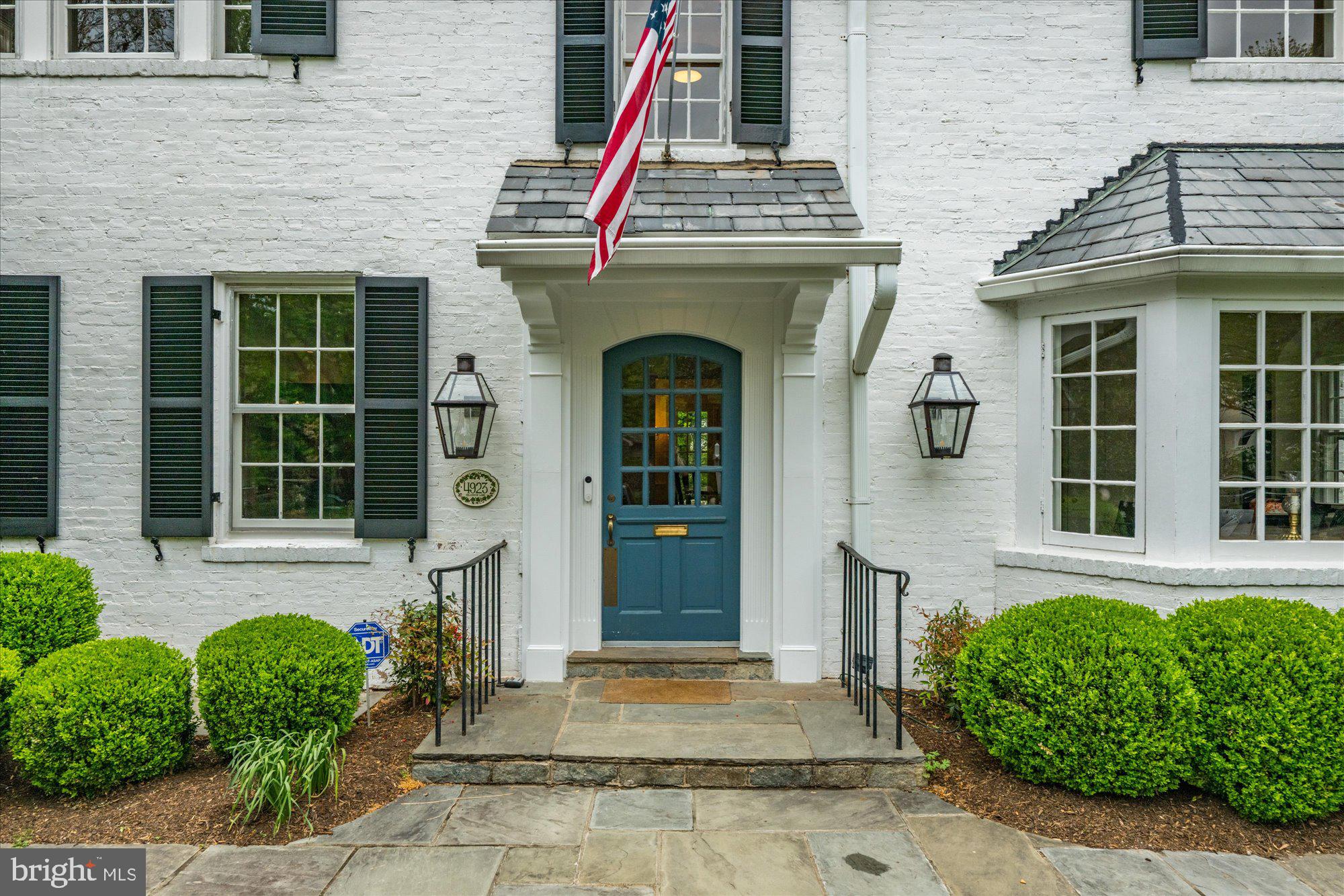 4923 HILLBROOK LANE NW