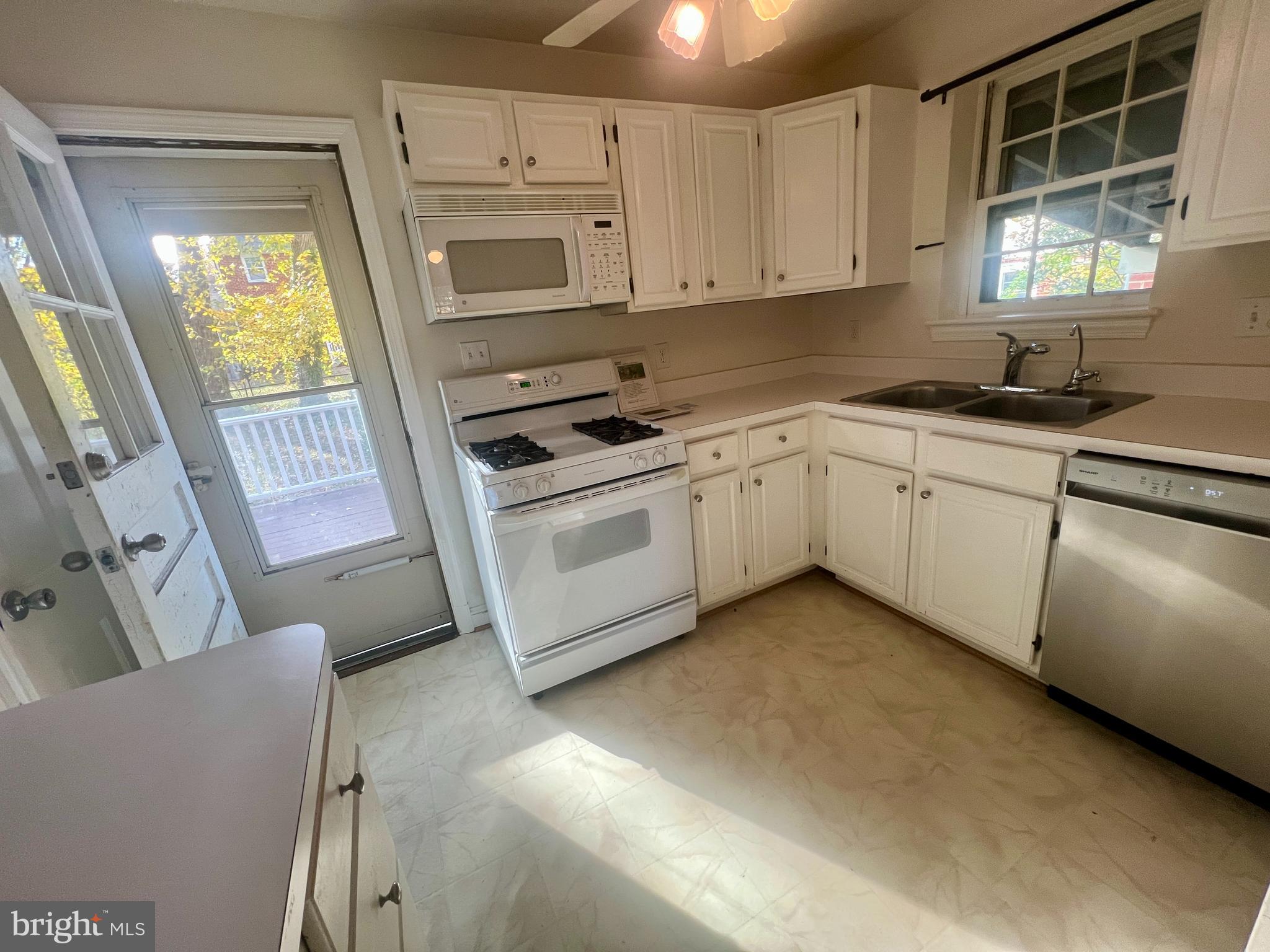 ARLINGTON HEIGHTS - Residential Lease