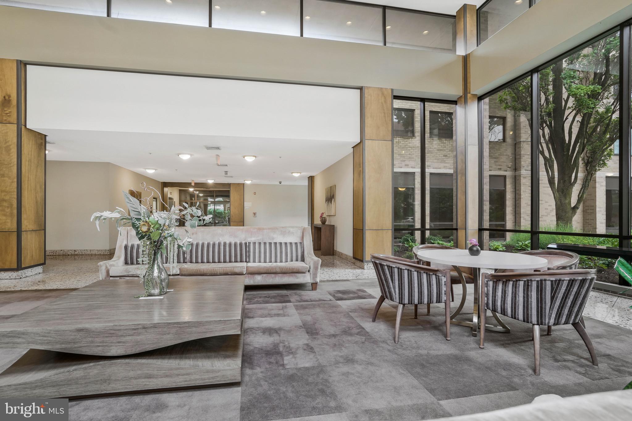 SKYLINE HOUSE - Residential