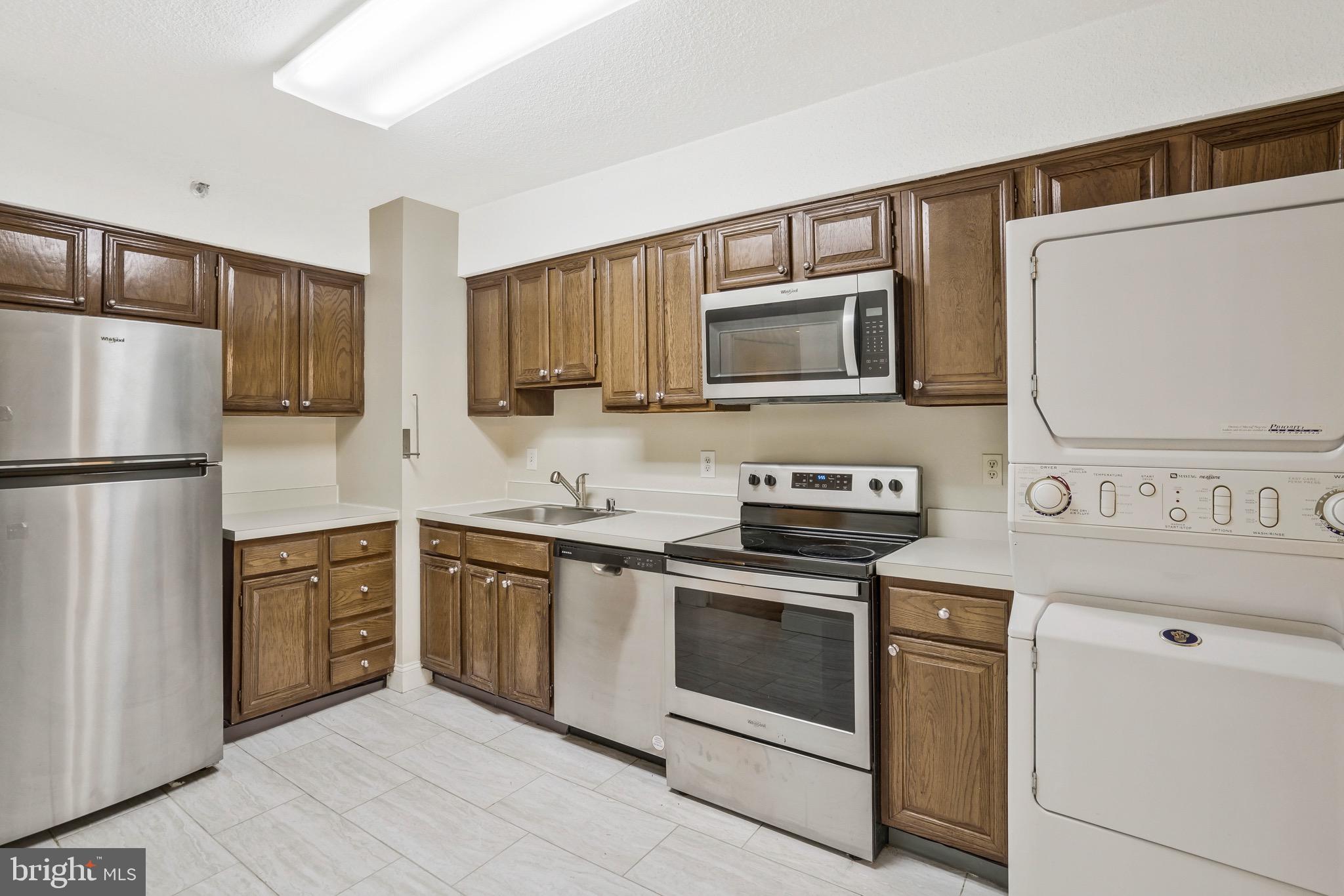 SKYLINE HOUSE - Residential