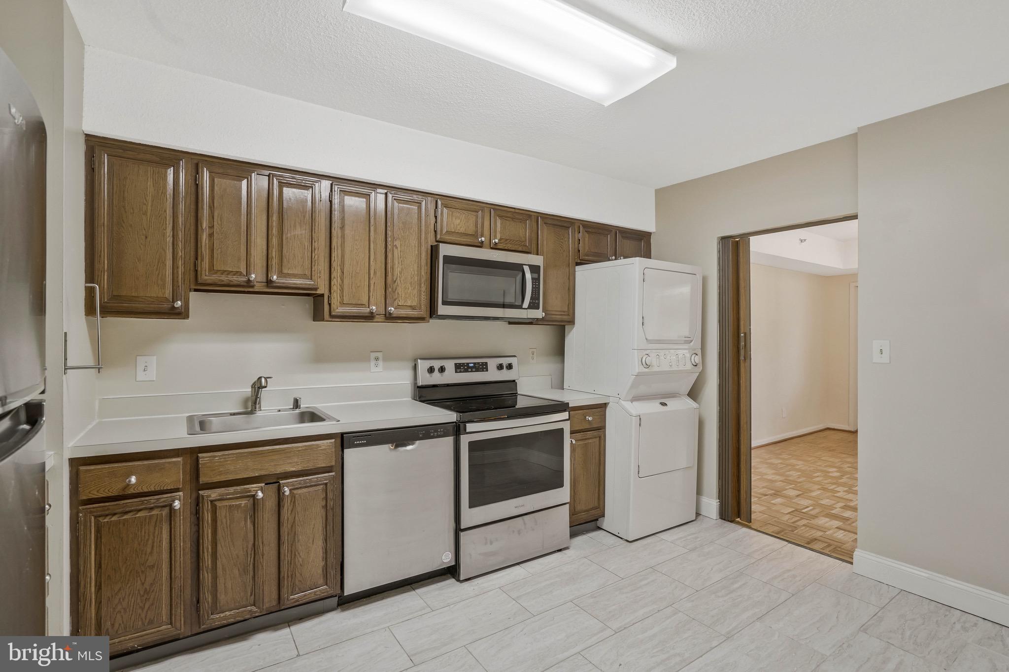 SKYLINE HOUSE - Residential