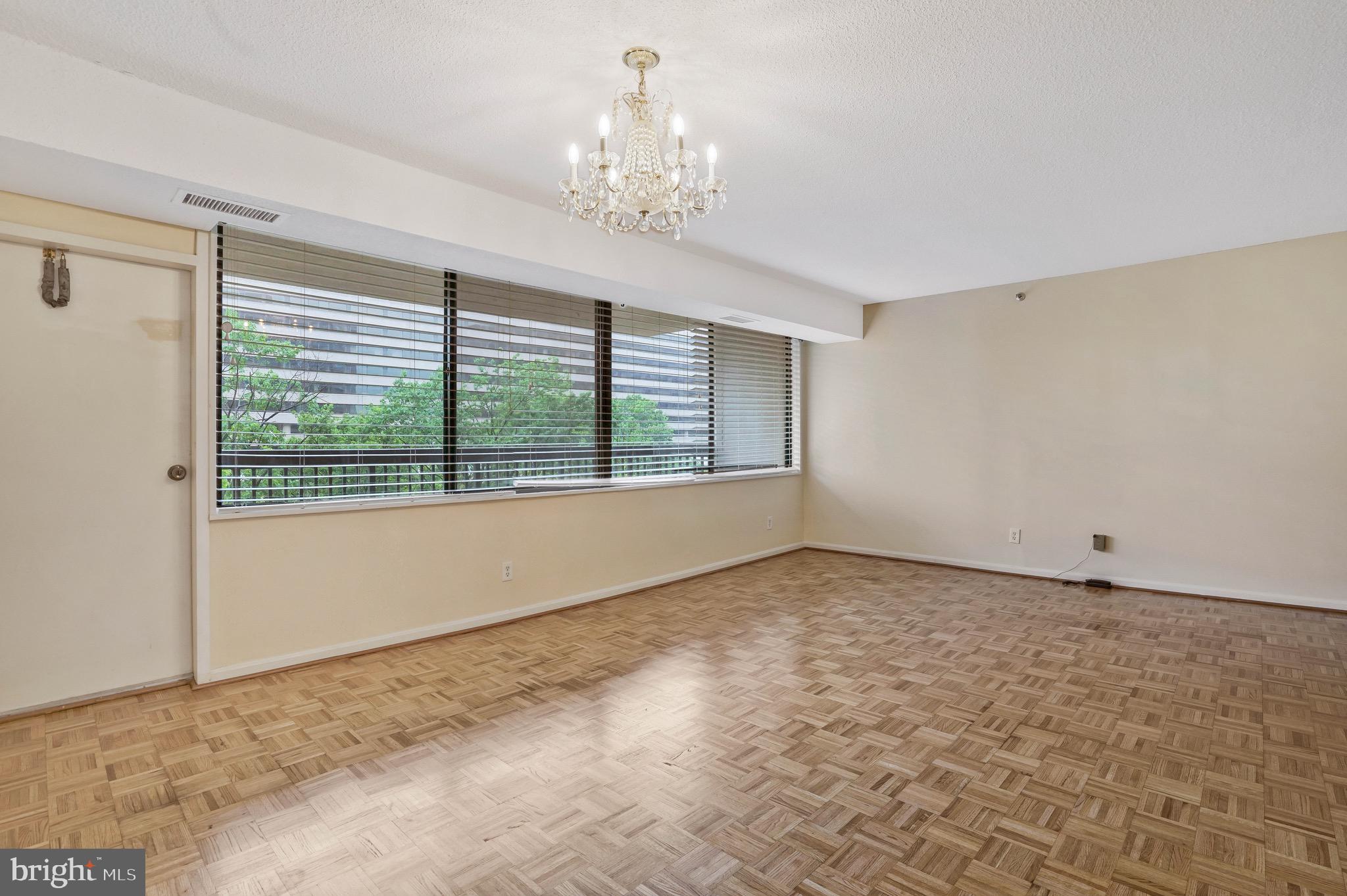 SKYLINE HOUSE - Residential