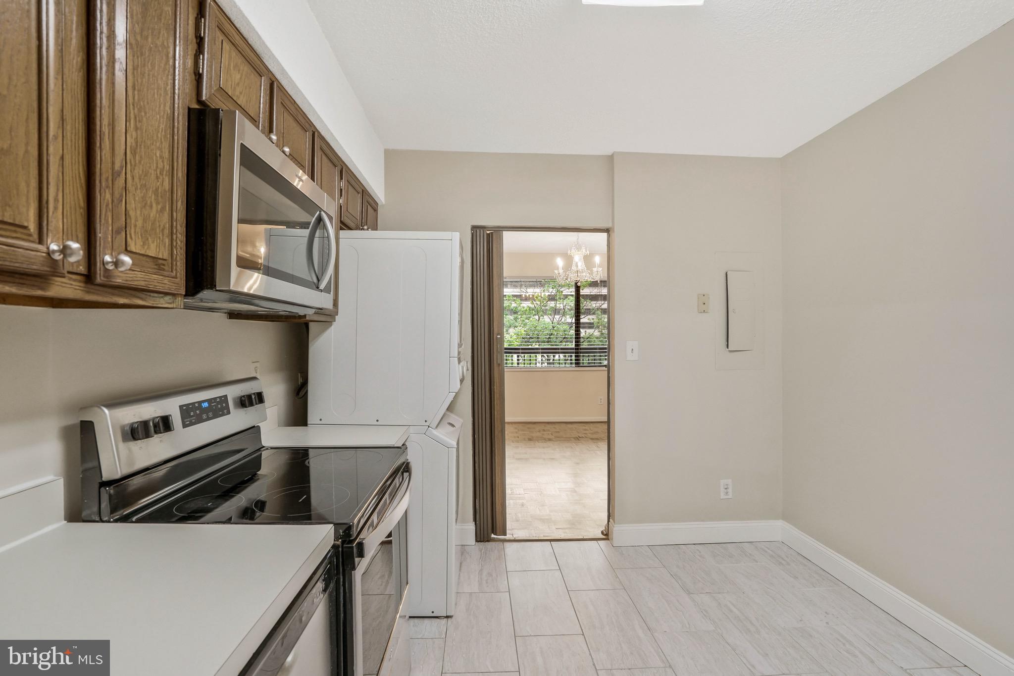 SKYLINE HOUSE - Residential