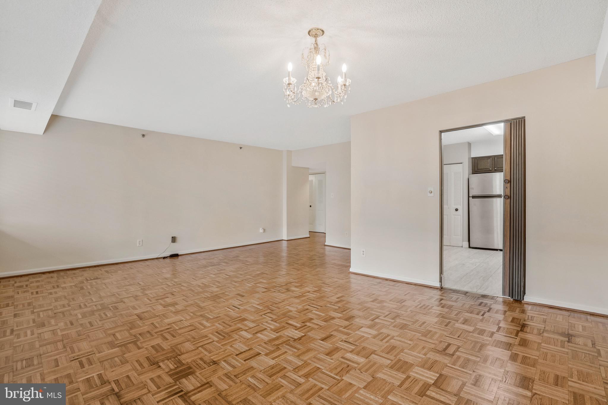 SKYLINE HOUSE - Residential